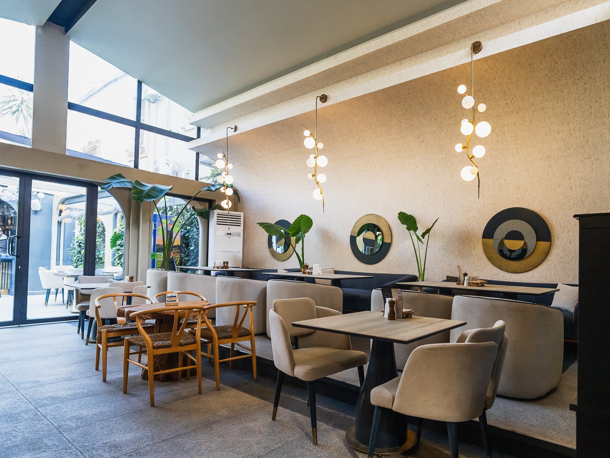 The restaurant lounge at Avenue Hotel