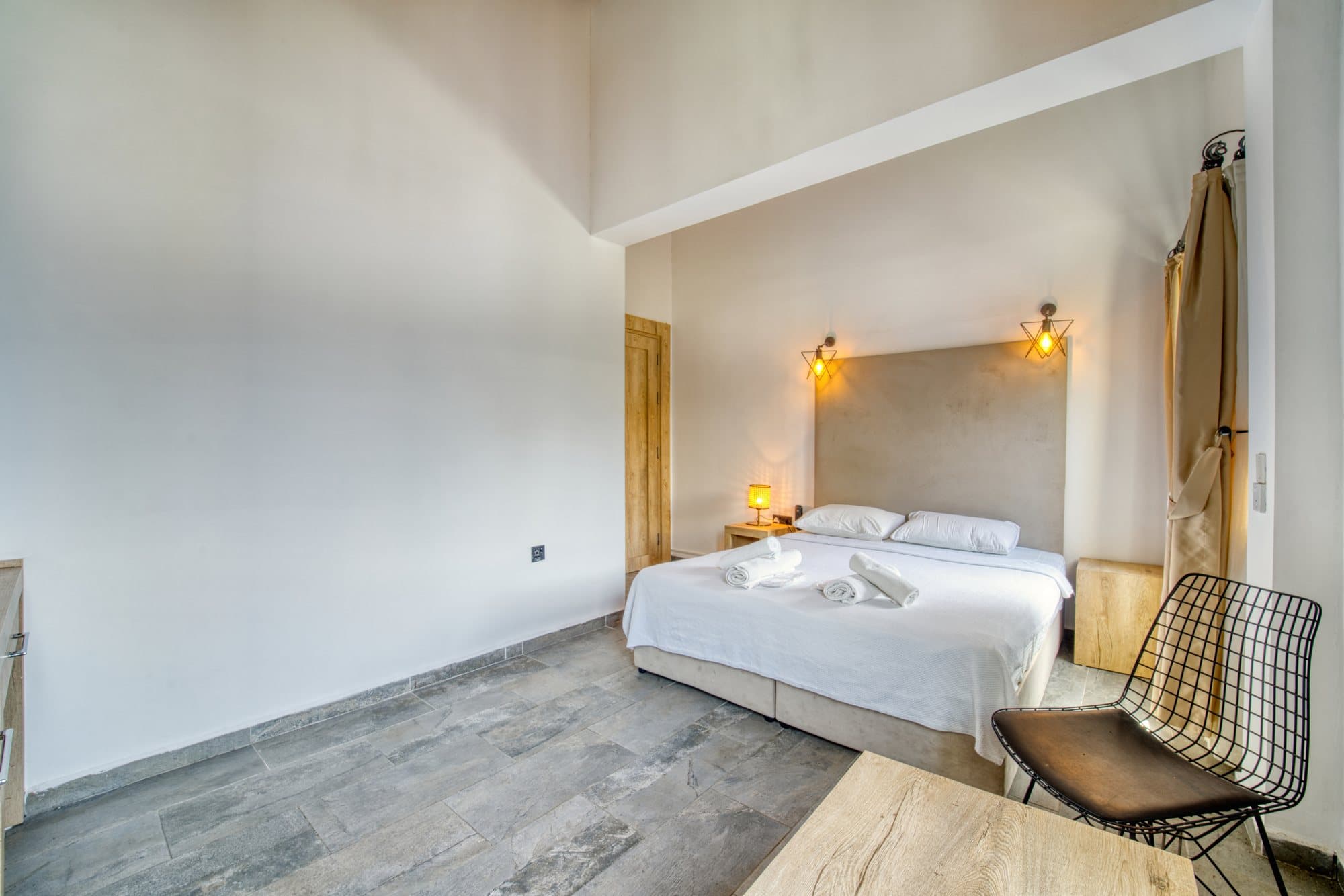 A quiet bedroom at Avenue Hotel
