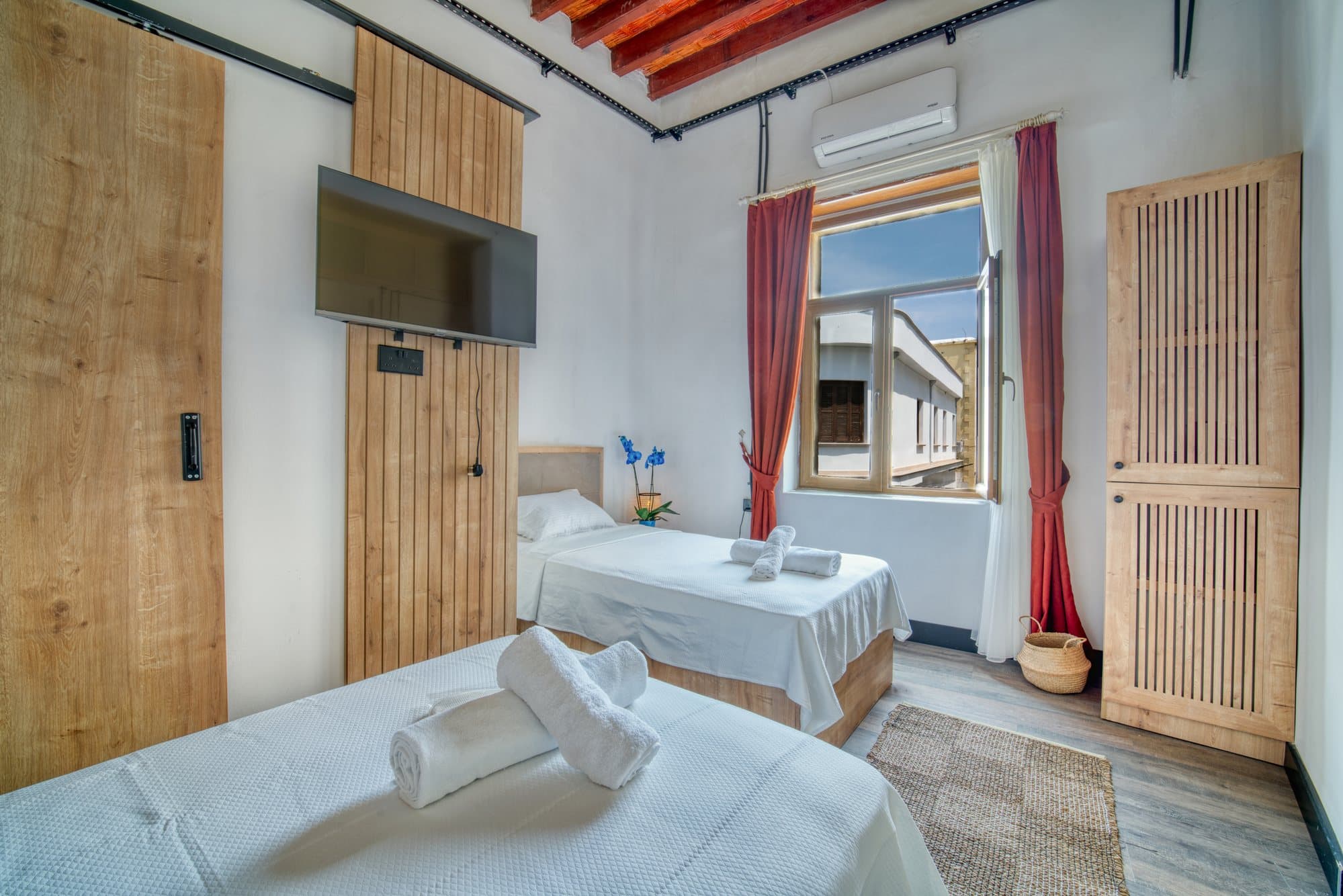 A twin room at Avenue Hotel