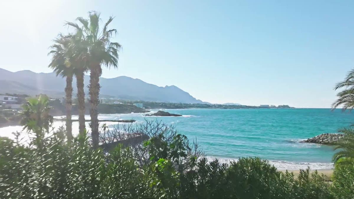 Girne'nin kalbinde turkuaz bir plaj, Kuzey Kıbrıs