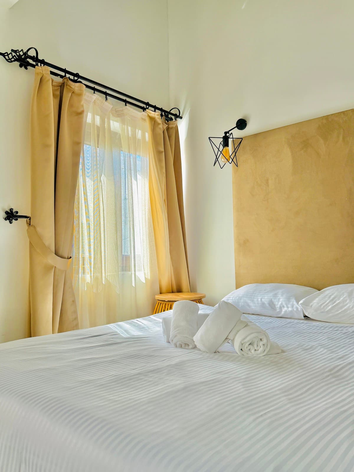 Avenue Hotel Girne'de bir oda