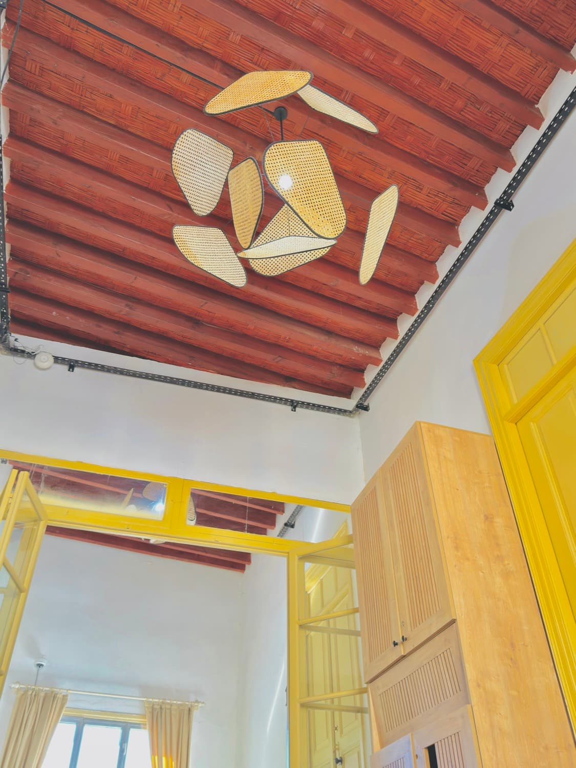 Avenue Hotel Girne'de sakin bir mimari detay